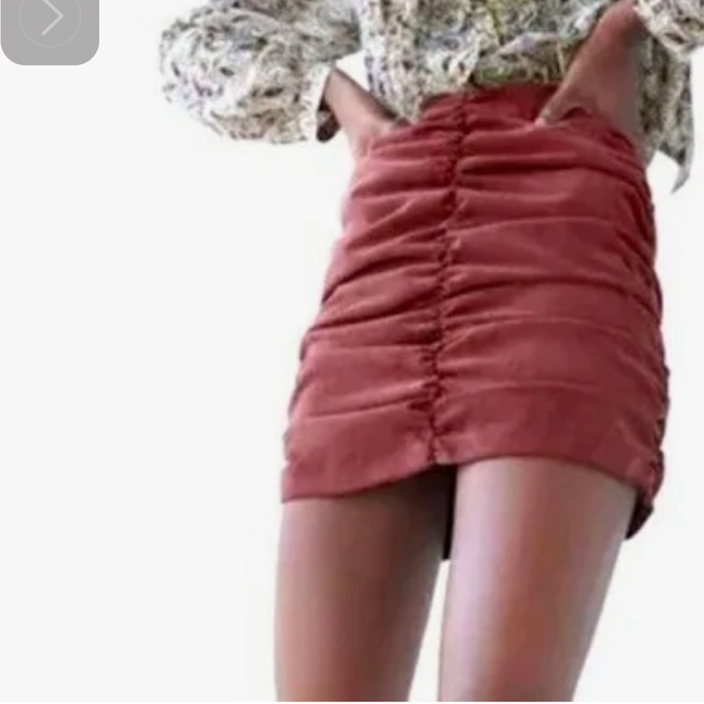 ZARA Trendy & unique Corduroy/Velvet Mini Skirt in Dusty Rose with ruching🔥🔥🔥
